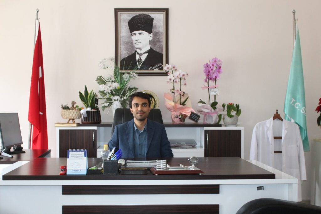 Yunak Devlet Hastanesi’ne yeni atanan Başhekim Atakan Akay göreve başladı