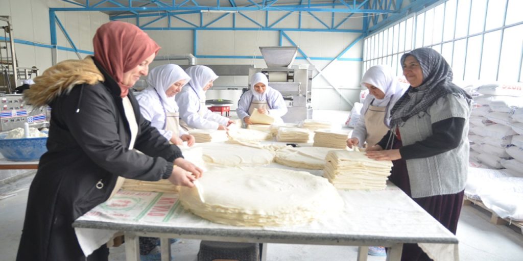 Akşehir’de Kadınlar Gıda Üretimiyle Hem İstihdam Sağlıyor Hem Başarıya İmza Atıyor