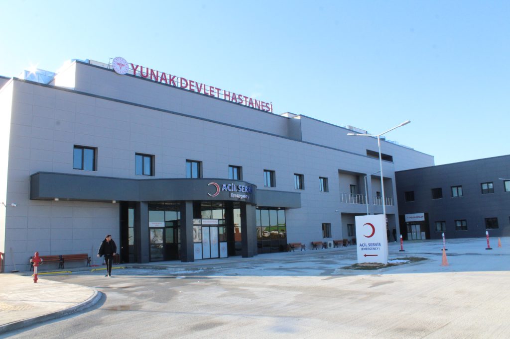 Yunak Devlet Hastanesi Hasta Kabulüne Başladı