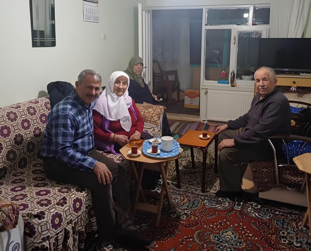 Başkan Subhan Günaltay, Kıbrıs Gazisi Ali Kahraman’ı Evinde Ziyaret Etti