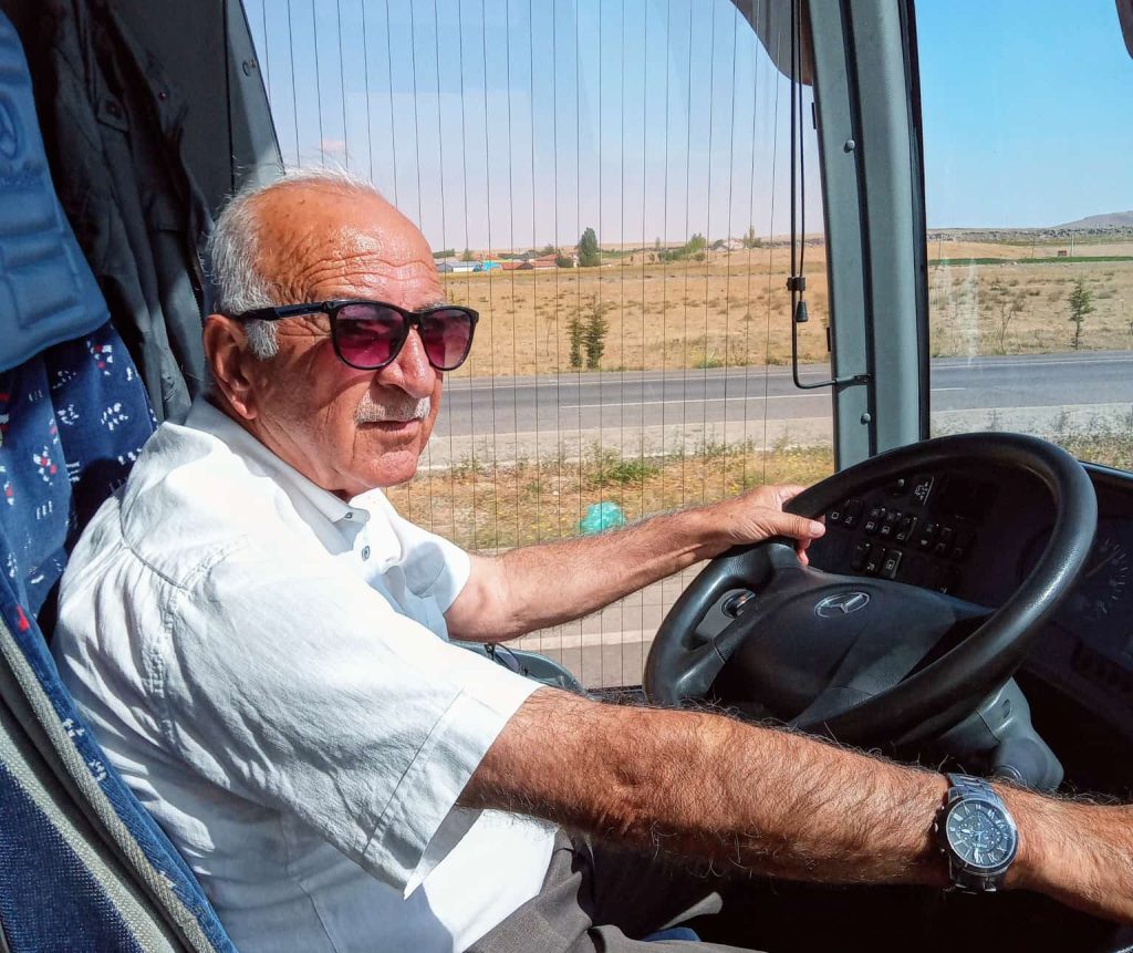 Gönüllerin Kaptanı Beytullah Üstüner: Direksiyonun Başında Bir Hayat Hikayesi