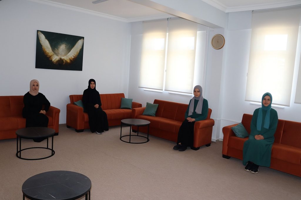 Yunak’ta Kız Öğrencilere Eğitim ve Konaklama İmkanı