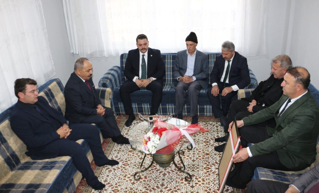 Yunak’ta 24 Kasım : Şehide Vefa ,  Emektara Veda Öğretmenlik Ruhuna Yakışan Büyük Gün