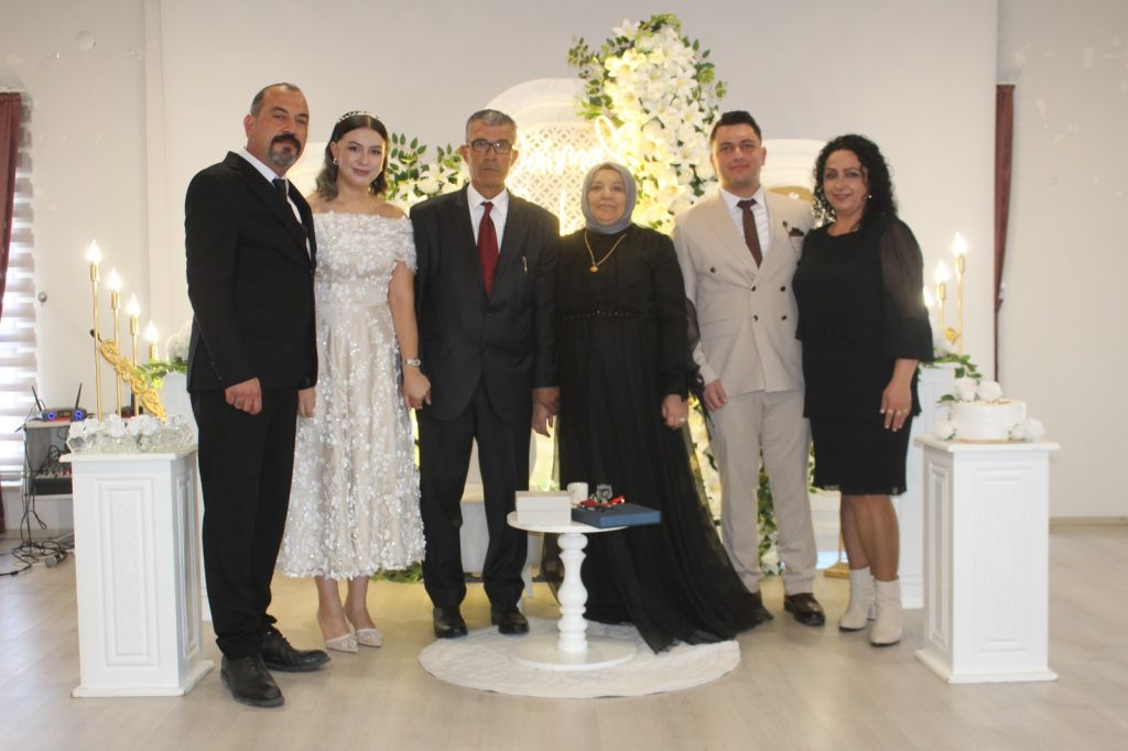 Yunak’ta İki Ailenin Kalpleri Buluştu : Sena ile Berke Ömürlük Sevdaya İlk SÖZ’lerini Verdiler