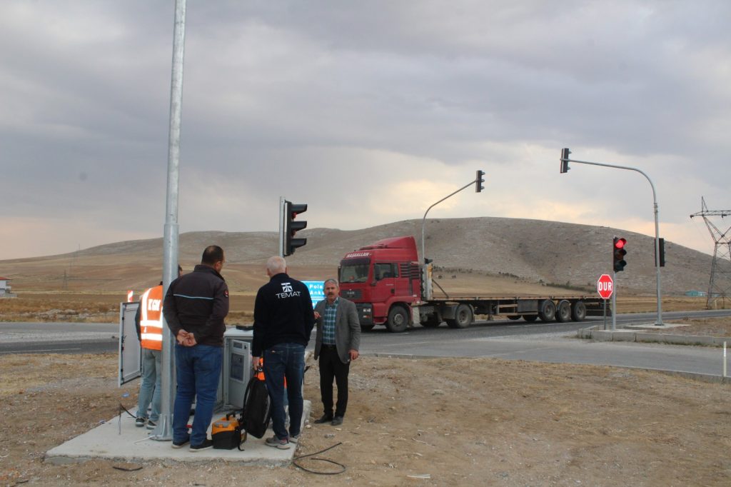 Yunak’ta Ölüm Kavşağı Artık Tarih Oldu: Işıklar Yandı, Korkulu Rüya Sona Erdi