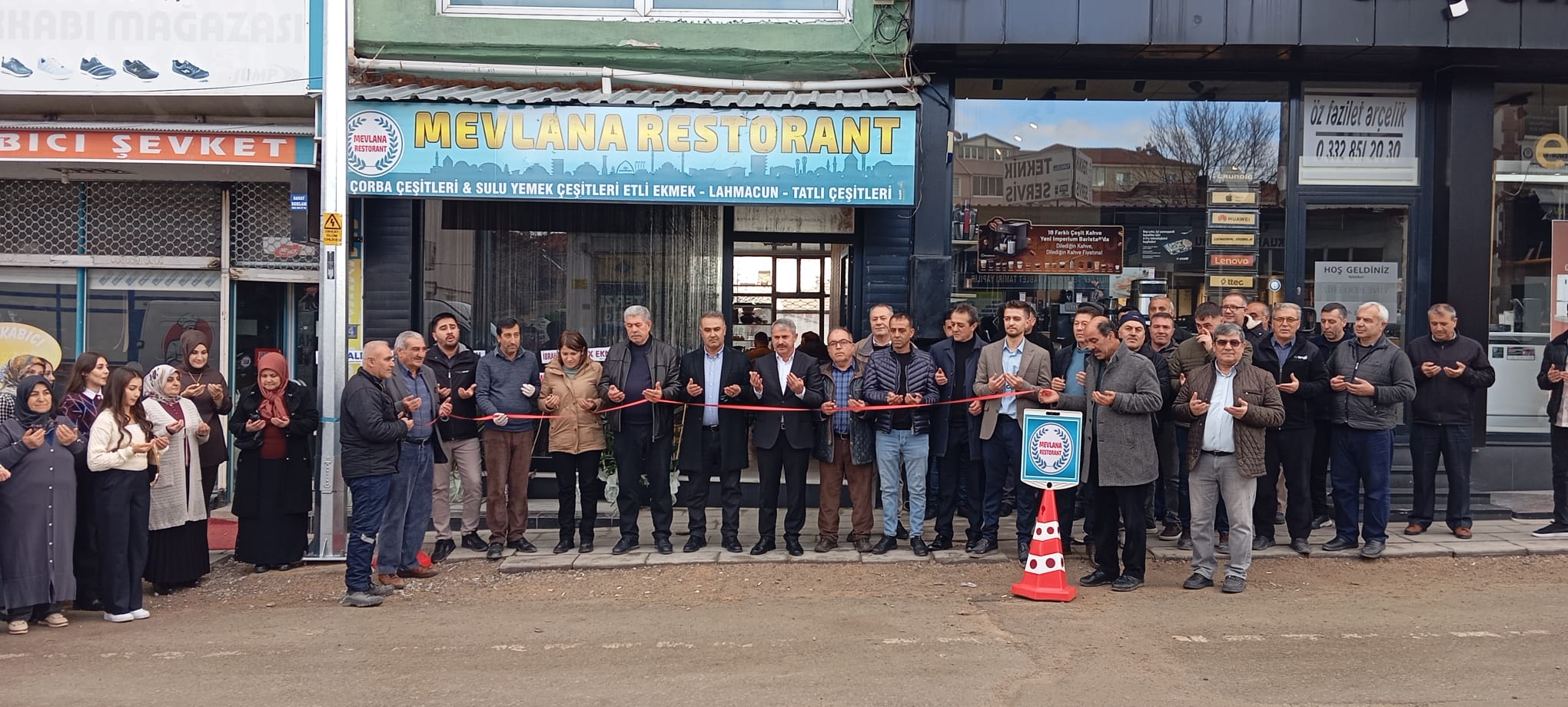 Yunak’ın Beklediği Açılış Gerçekleşti , Mevlana Restaurant Hizmete Başladı
