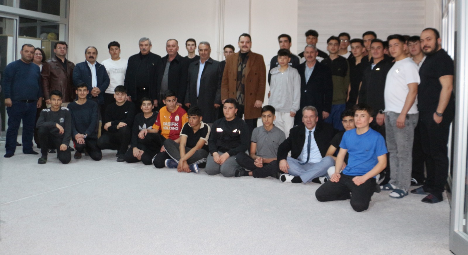 Yunak’ta Kaymakam ve Başkan Öğrencilerle Gönül Sofrasında Buluştu