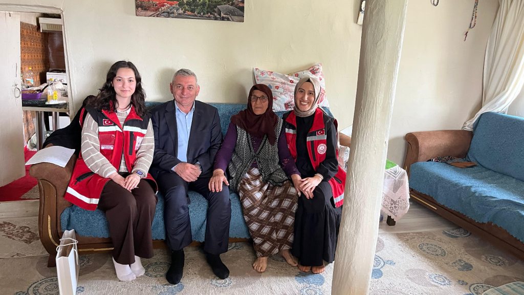 Yunak Sosyal Hizmet Merkezi Müdürlüğünden Anlamlı Ziyaretler